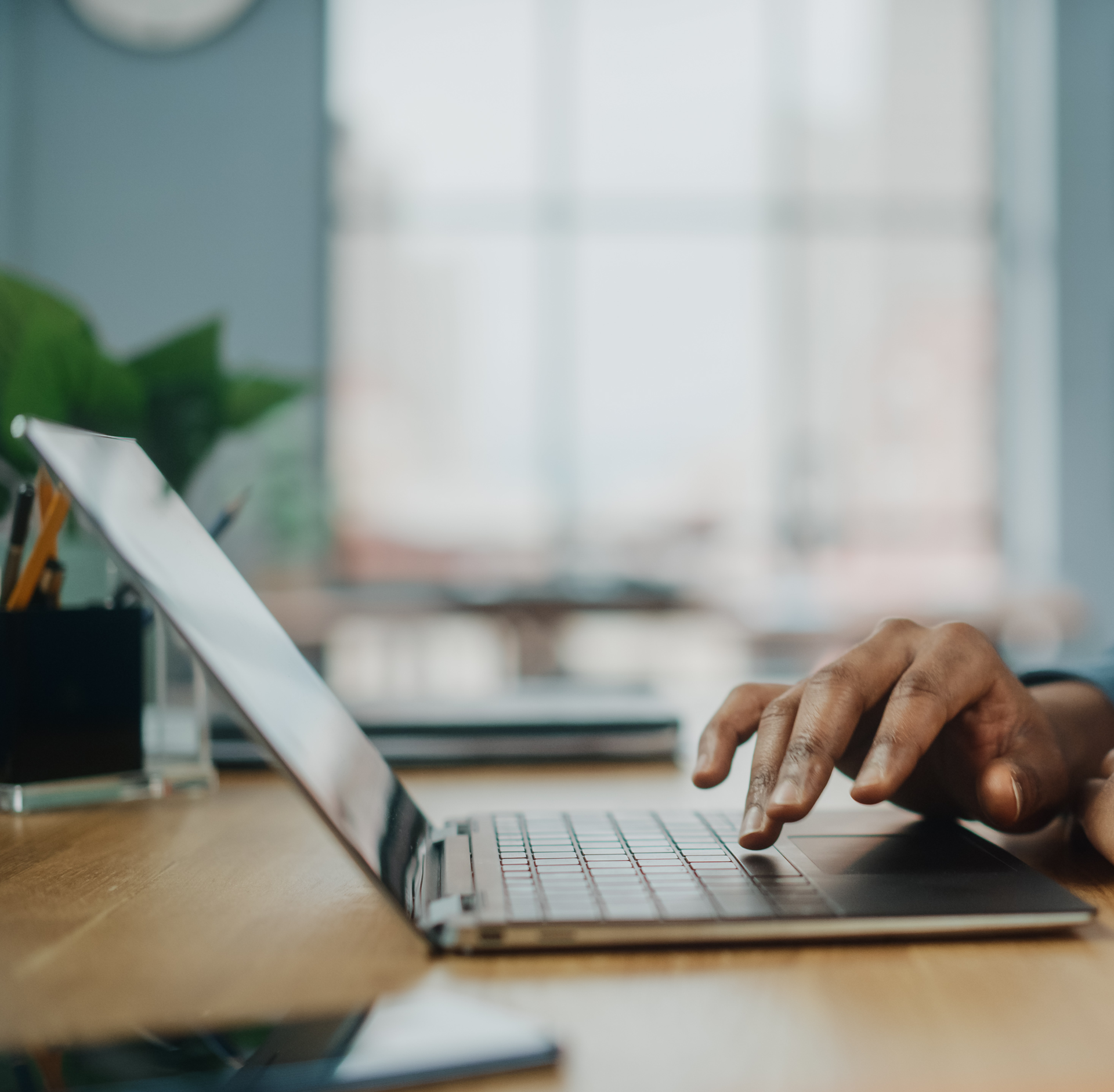 Background image - Shutterstock 1950559639 EISA Crop